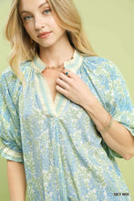 Load image into Gallery viewer, Spring Burst V Neck Top
