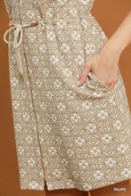 Load image into Gallery viewer, Floral Short Sleeve V Neck Zip Dress
