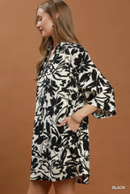 Load image into Gallery viewer, Floral Print Split Neck Relaxed Shift Dress
