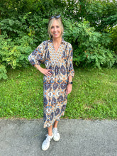 Load image into Gallery viewer, Latte Abstract Print Collared Midi Dress
