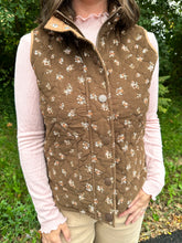 Load image into Gallery viewer, Floral Quilted Zip Front Mock Neck Vest
