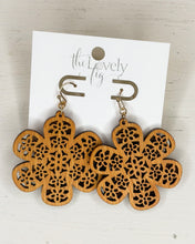 Load image into Gallery viewer, Flower Filigree Wood Earring
