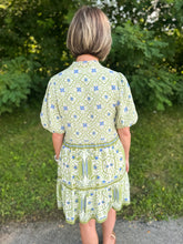 Load image into Gallery viewer, Green Geometric Print Puff Sleeve Print Dress
