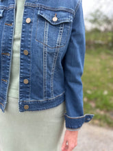 Load image into Gallery viewer, KUT Julia Crop Denim Jacket
