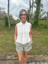 Load image into Gallery viewer, Soft Linen Pintuck Sleeveless Collared Shirt
