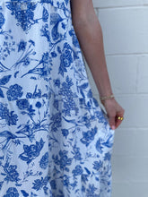 Load image into Gallery viewer, Blue Floral Print Tiered Midi Dress
