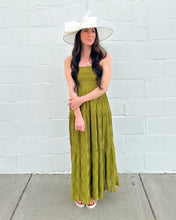 Load image into Gallery viewer, Solid Tiered Pleated Midi Dress
