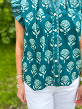 Load image into Gallery viewer, Ruffle Sleeve Flower Print Top
