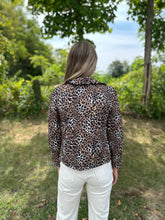 Load image into Gallery viewer, Cheetah Print Quilted Jacket
