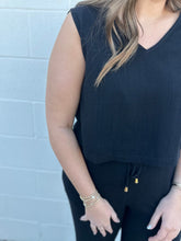 Load image into Gallery viewer, Sleeveless Linen Blend Tank
