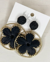 Load image into Gallery viewer, Raffia Flower Disc Earring
