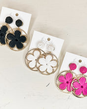 Load image into Gallery viewer, Raffia Flower Disc Earring
