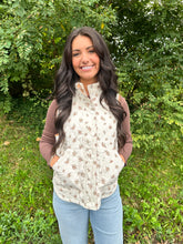 Load image into Gallery viewer, Floral Quilted Zip Front Mock Neck Vest
