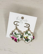 Load image into Gallery viewer, Flower Print Quatrefoil Earring
