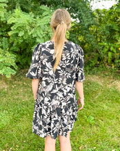 Load image into Gallery viewer, Floral Print Neck Tie Dress
