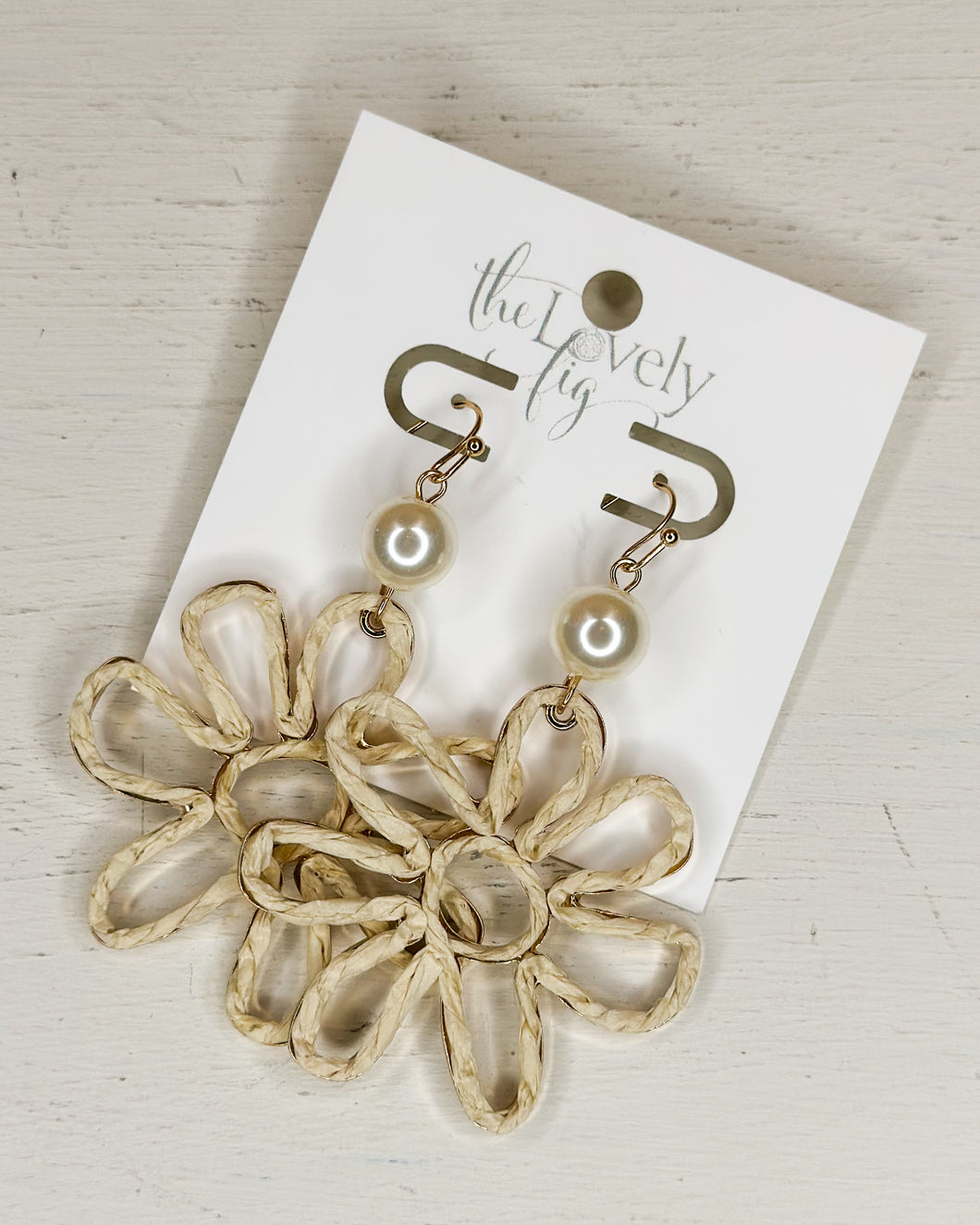 Flower Raffia Outline & Pearl Earrings