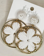 Load image into Gallery viewer, Raffia Flower Disc Earring
