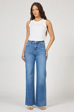 Load image into Gallery viewer, Fiona High Rise Wide Leg Jeans - Fog Sky
