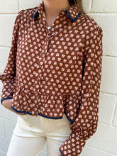 Load image into Gallery viewer, Long Sleeve Floral Pattern Button Down
