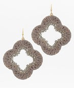 Load image into Gallery viewer, Glass &amp; Wrapped Raffia Clover Earrings
