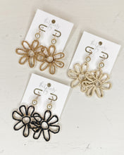 Load image into Gallery viewer, Flower Raffia Outline &amp; Pearl Earrings
