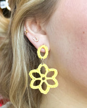 Load image into Gallery viewer, Raffia Flower Dangle Earrings
