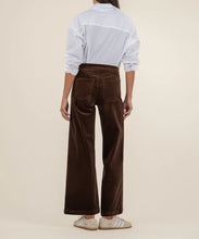 Load image into Gallery viewer, KUT Meg High Rise Wide Leg Welt Pocket - Fudge
