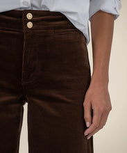 Load image into Gallery viewer, KUT Meg High Rise Wide Leg Welt Pocket - Fudge
