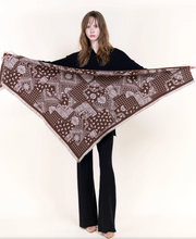 Load image into Gallery viewer, Bandana Petite Paisley Trangular Scarf
