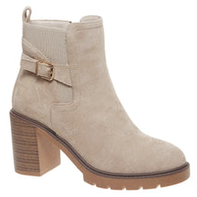 Load image into Gallery viewer, Sand Suede Rapid Boots
