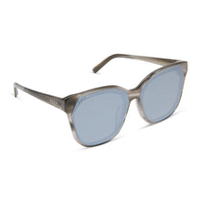 Load image into Gallery viewer, DIFF - Gia Smoke Marble Grey Silver Flash Sunglasses
