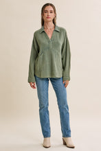 Load image into Gallery viewer, Mineral Washed Double Gauze Pocket Pullover
