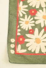 Load image into Gallery viewer, Daisy Flower Print Cotton Scarf
