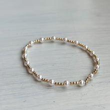 Load image into Gallery viewer, Classic Sincerity Pattern 4mm Bead Bracelet - Pearl
