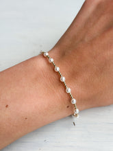 Load image into Gallery viewer, Classic Sincerity Pattern 4mm Bead Bracelet - Pearl
